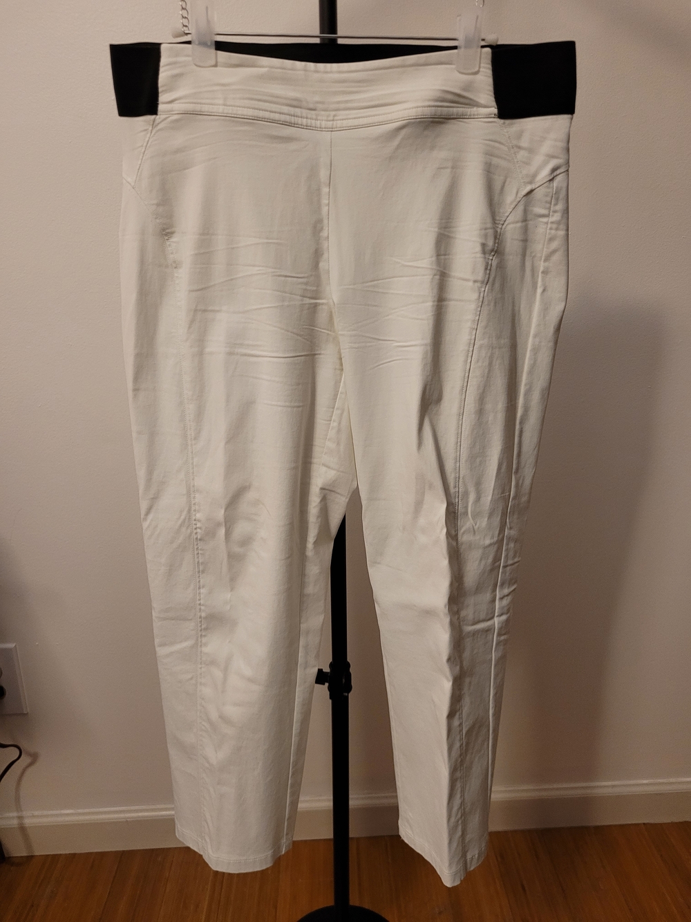 Simply Vera Wang Ultra Stretch Pant - Capri in white